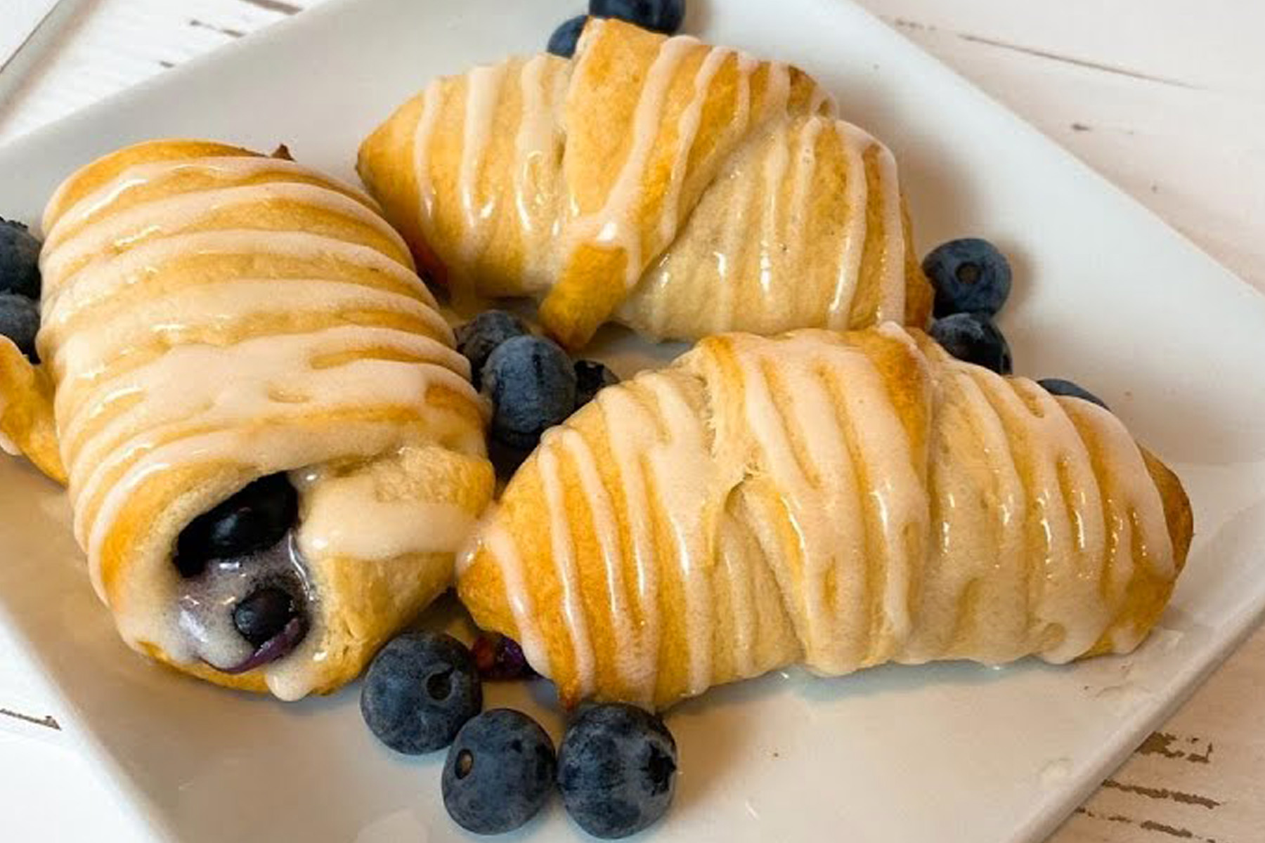 Blueberry Cheesecake Rolls Recipe​