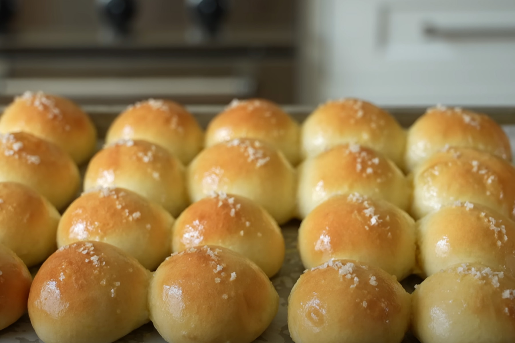 Copycat Golden Corral Dinner Roll Recipe​