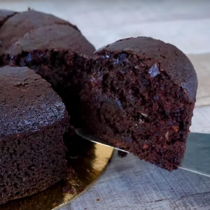 Delicious Eggless Moist Chocolate Cake Recipe